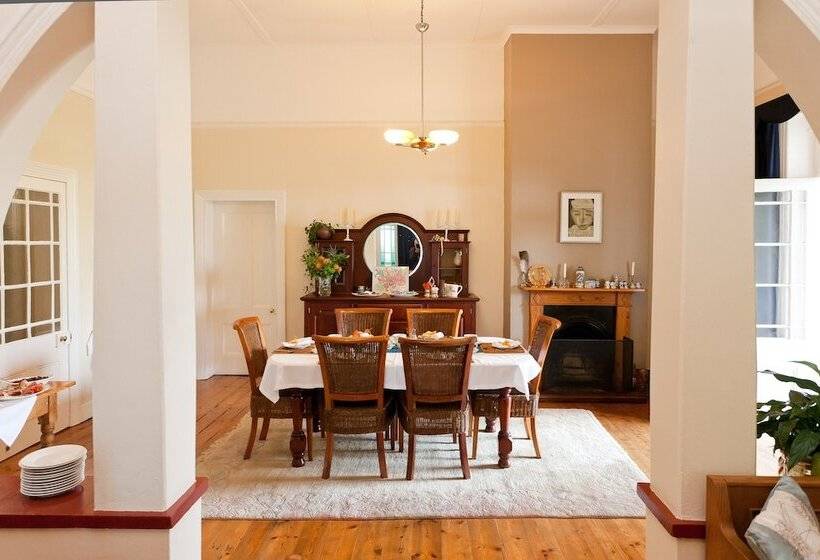 Bed and Breakfast De Oude Yotclub