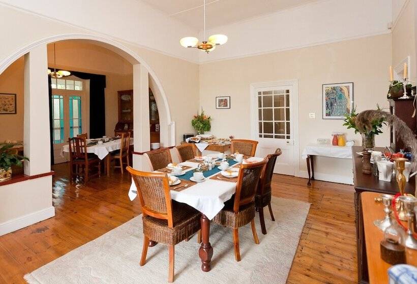 Bed and Breakfast De Oude Yotclub