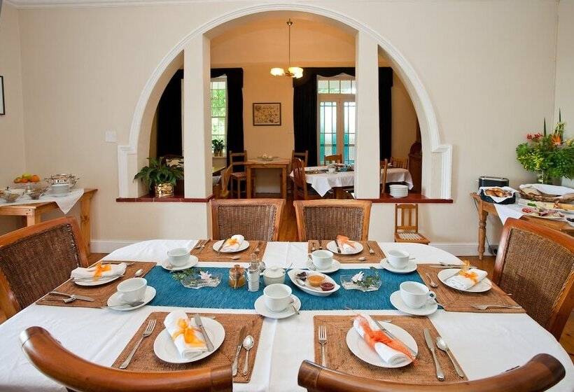 Bed and Breakfast De Oude Yotclub