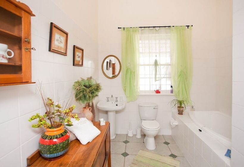 Bed and Breakfast De Oude Yotclub