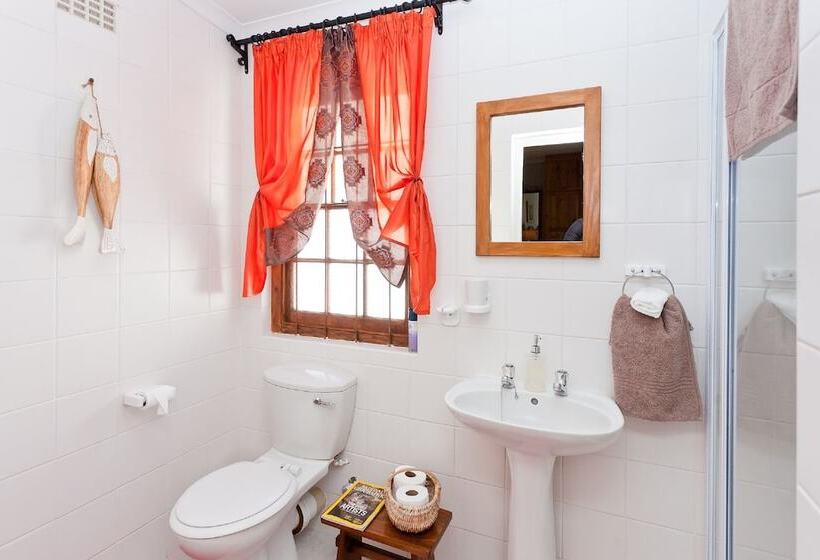 Bed and Breakfast De Oude Yotclub