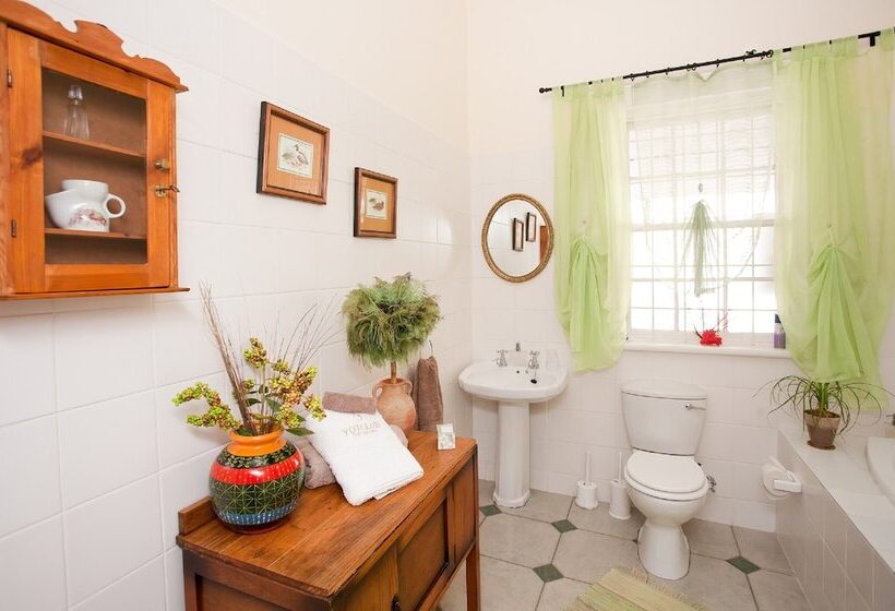 Bed and Breakfast De Oude Yotclub