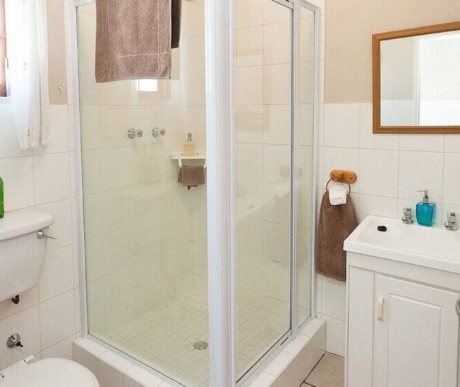 Bed and Breakfast De Oude Yotclub