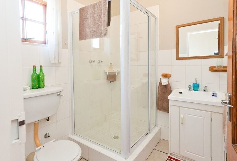 Bed and Breakfast De Oude Yotclub