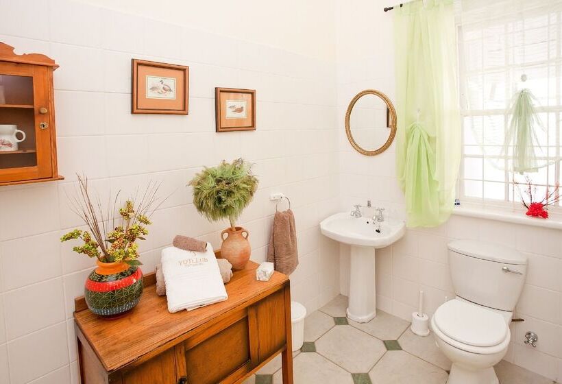 Bed and Breakfast De Oude Yotclub