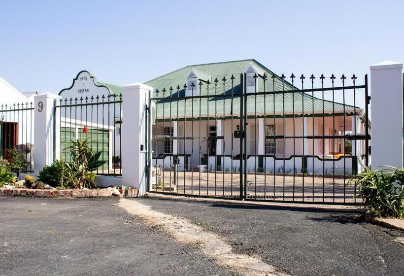 Bed and Breakfast De Oude Yotclub