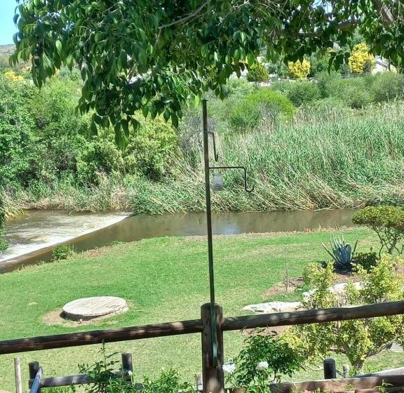 Bed and Breakfast De Oude Yotclub