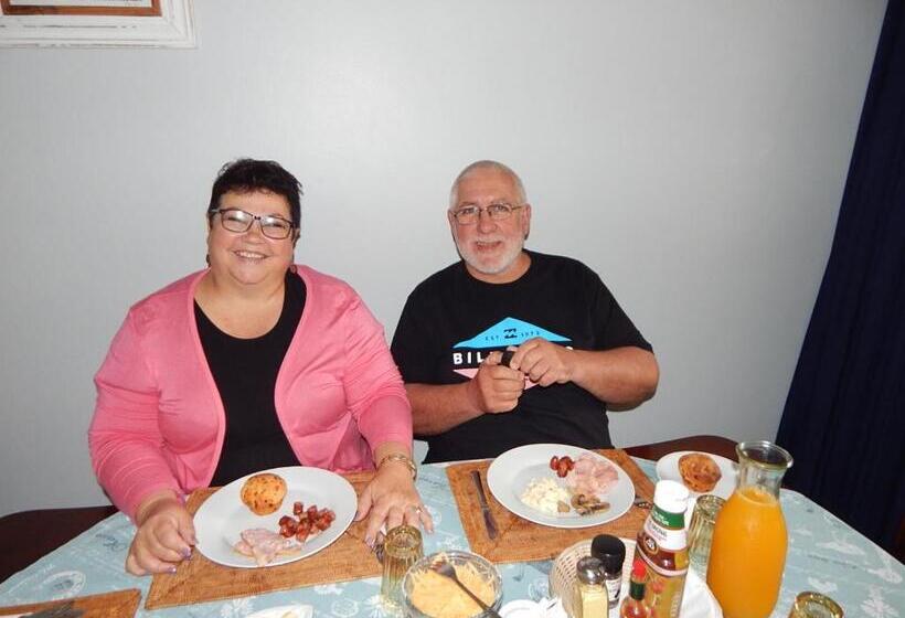 Bed and Breakfast De Oude Yotclub