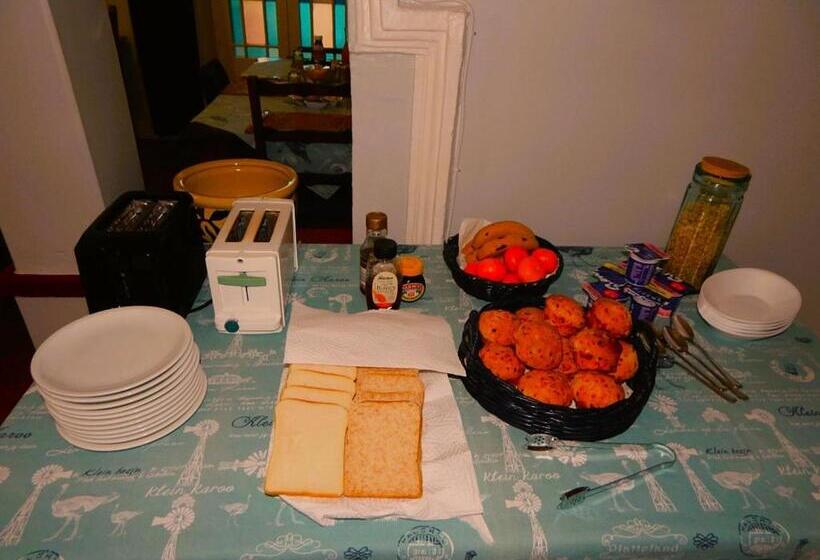 Bed and Breakfast De Oude Yotclub