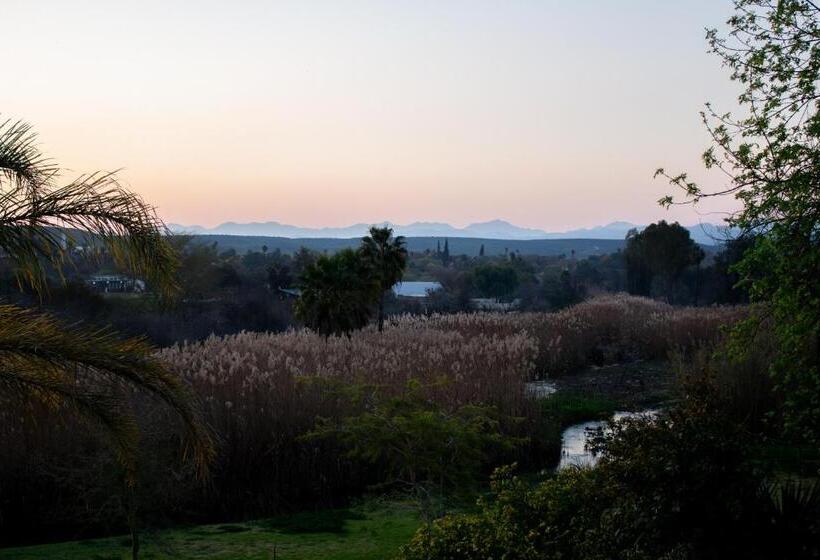 Bed and Breakfast De Oude Yotclub