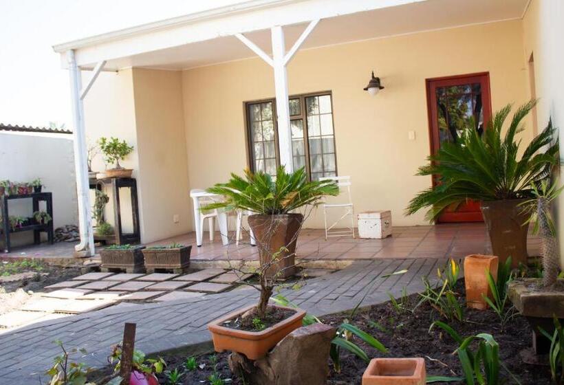 Bed and Breakfast De Oude Yotclub