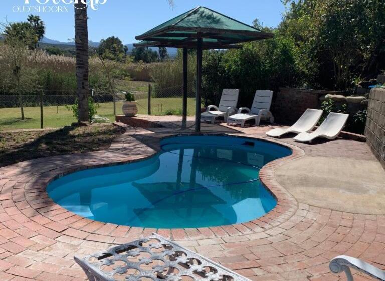 Bed and Breakfast De Oude Yotclub