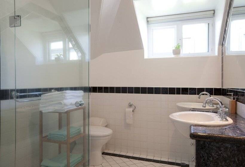 تختخواب و صبحانه Lowena Cafe And Accommodation