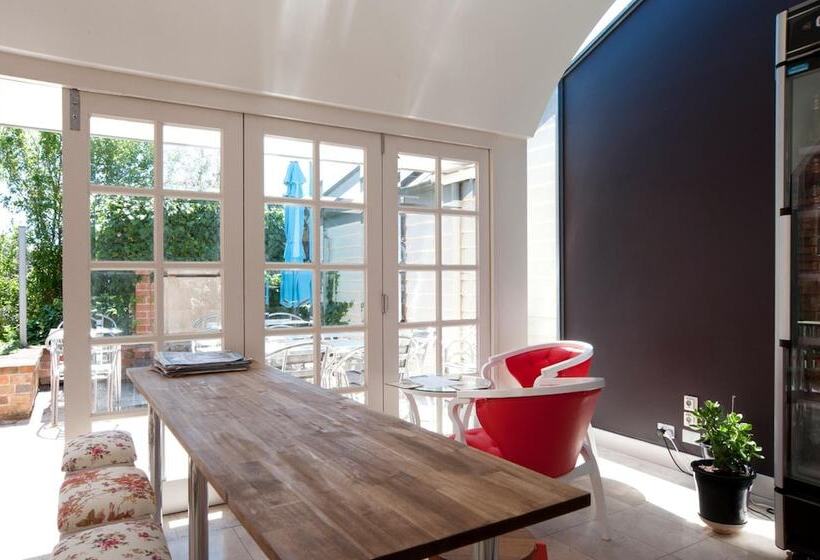 تختخواب و صبحانه Lowena Cafe And Accommodation