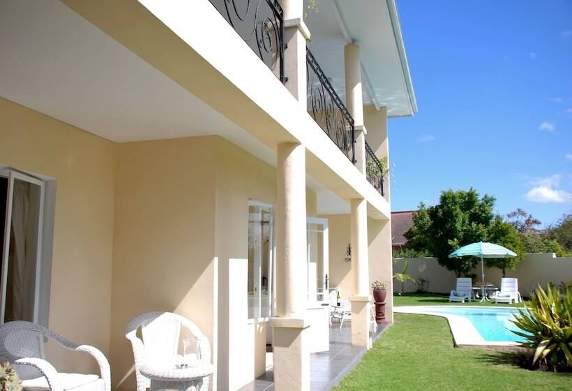 تختخواب و صبحانه Mandalay Guest House Plettenberg Bay