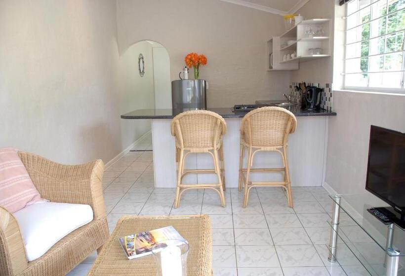 تختخواب و صبحانه Mandalay Guest House Plettenberg Bay