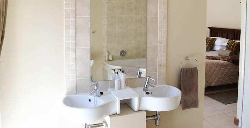 مبيت وإفطار Riverwalk B And B
