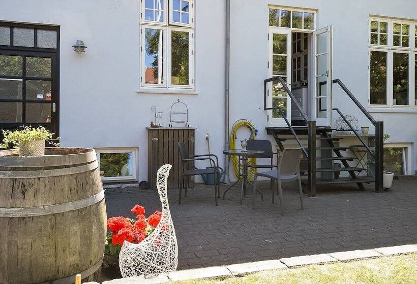 تختخواب و صبحانه Sweethome Guesthouse
