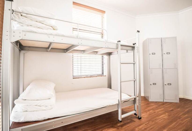 Downtown Backpackers Hostel Perth   Note   Valid Passport Required For Check In