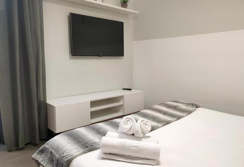 Flats Friends Soho Suites