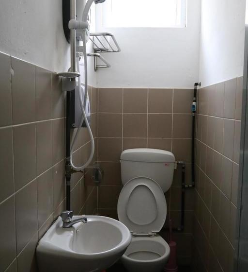 Gibbon Guesthouse Hostel