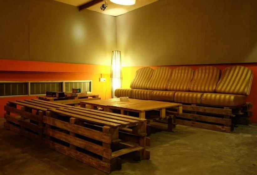 Gibbon Guesthouse Hostel