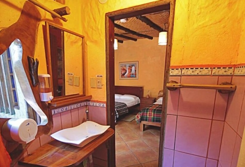 Хостел Lonesome George Ecolodge