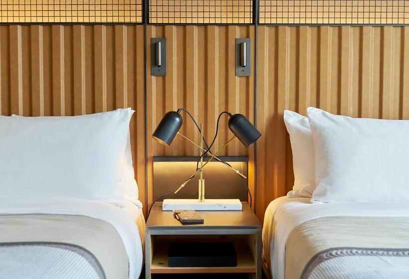 1 Hotel Brooklyn Bridge