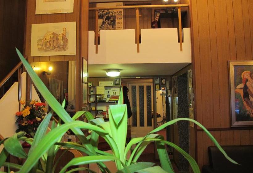 Отель Albergo Cristallo