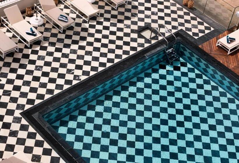 هتل Brown Beach House & Spa