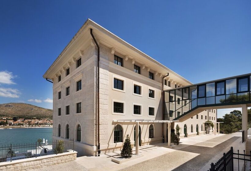 هتل Brown Beach House & Spa