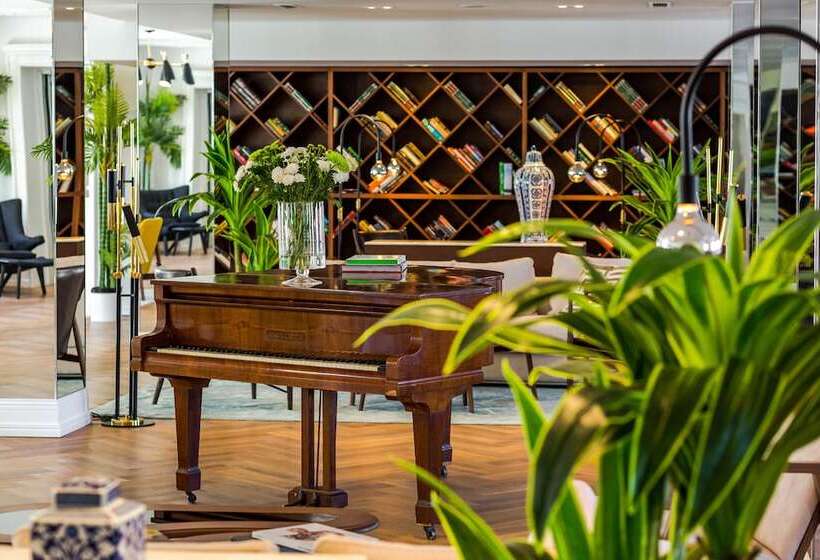 هتل Brown Beach House & Spa