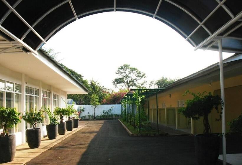 Отель Cengkareng Transit