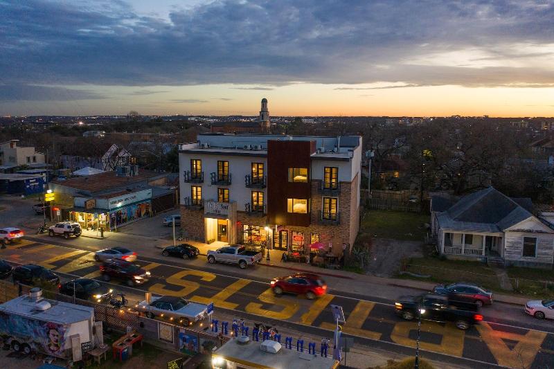 ホテル The Frances Modern Inn