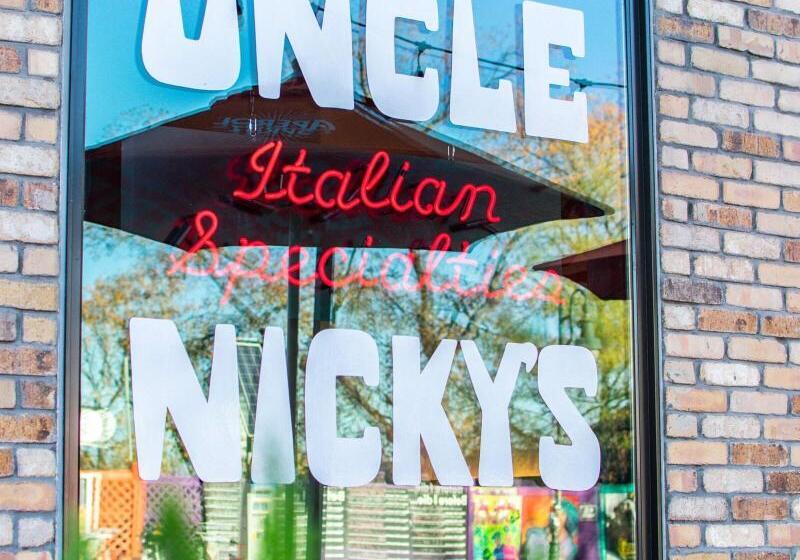 ホテル The Frances Modern Inn