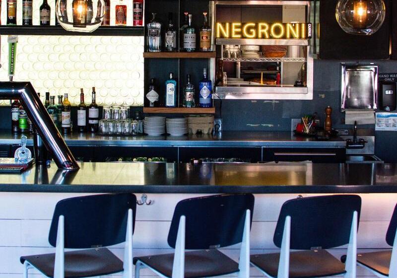 ホテル The Frances Modern Inn