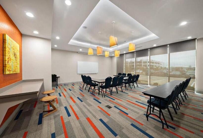 هتل Four Points By Sheraton Plano