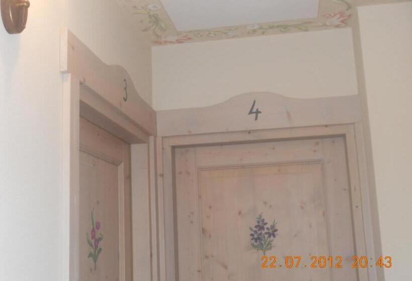 בית מלון כפרי Garni La Genziana