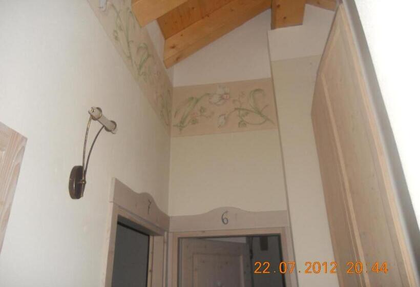 בית מלון כפרי Garni La Genziana