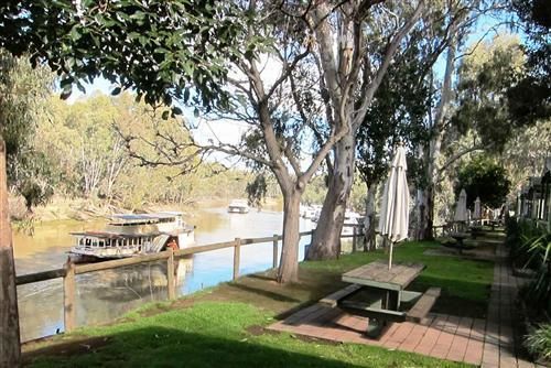 בית מלון כפרי Moama Riverside Holiday Park