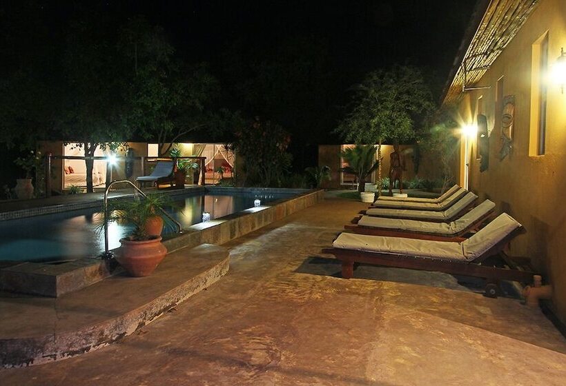 בית מלון כפרי Normann Safari Bush Lodge
