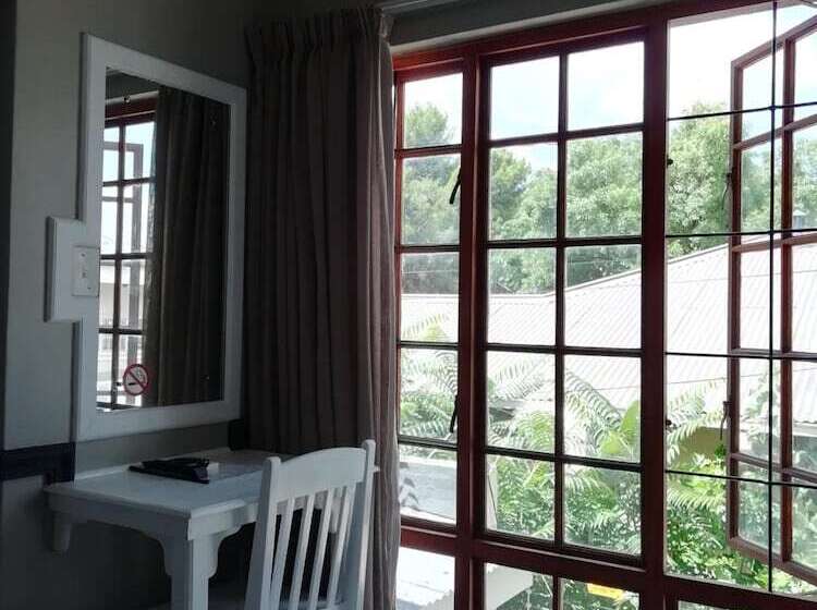 فندق Oakwood Lodge