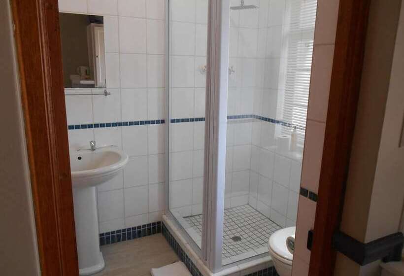 فندق Oakwood Lodge