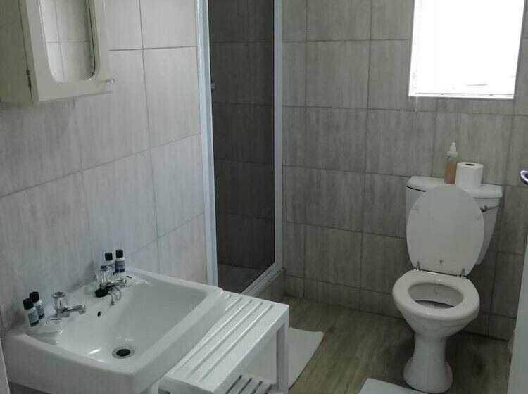 فندق Oakwood Lodge