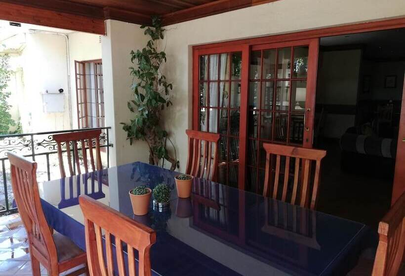 فندق Oakwood Lodge