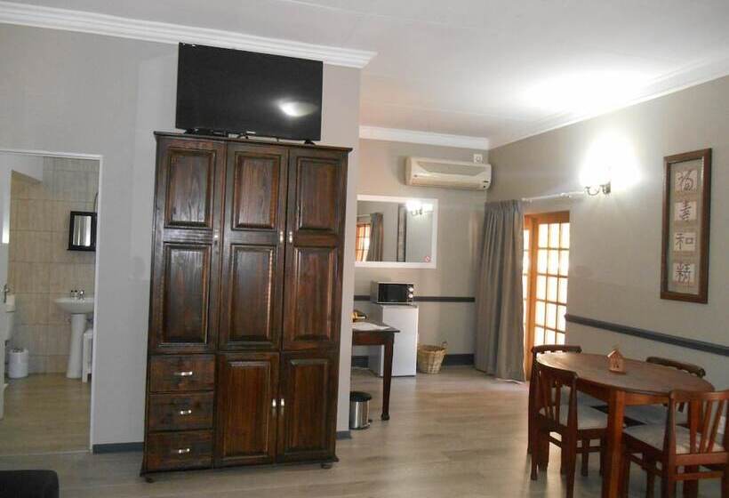 فندق Oakwood Lodge