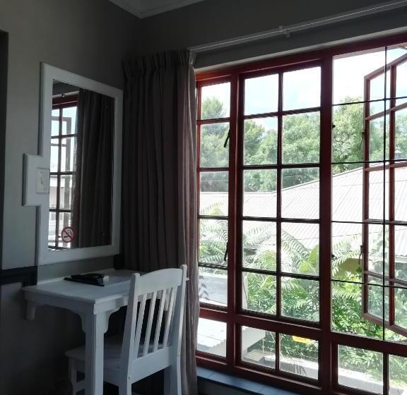 فندق Oakwood Lodge