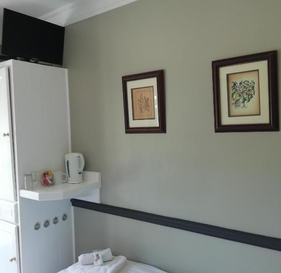 فندق Oakwood Lodge