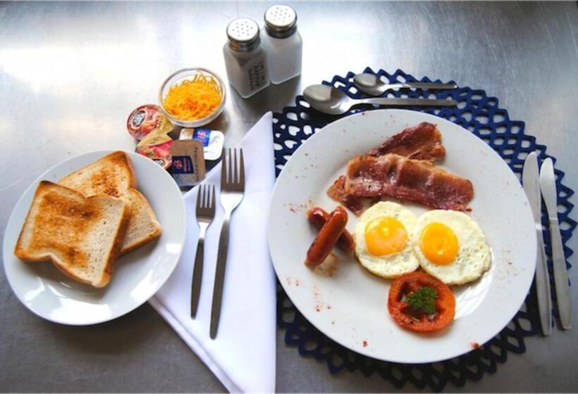 فندق Oakwood Lodge