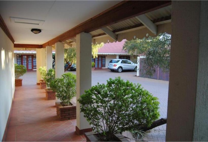 فندق Oakwood Lodge